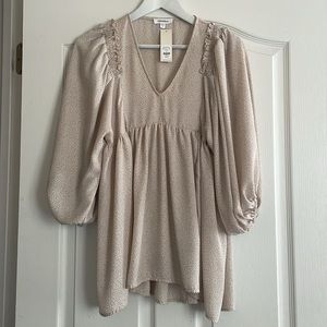 NWT Francesca’s Tan & White Floral Tunic Top SMALL